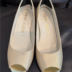 Anne Klein Gold Peep Toe Heels size 8